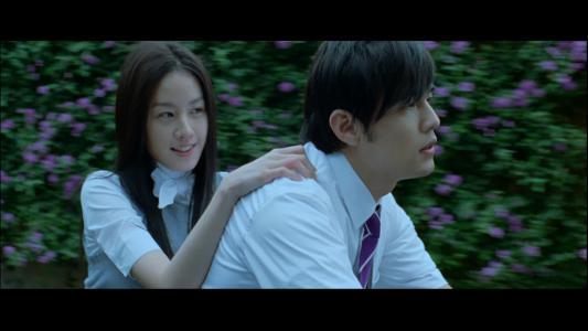 原来小雨跟他不是一个时代的人,他们之间整整相差了20年。