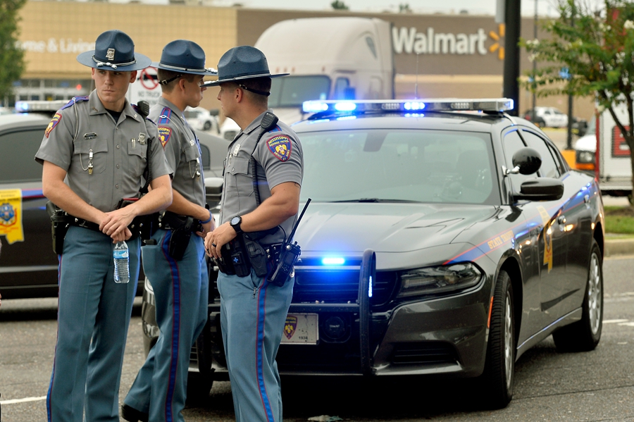 美国密西西比州一商场发生枪击案两人遇难