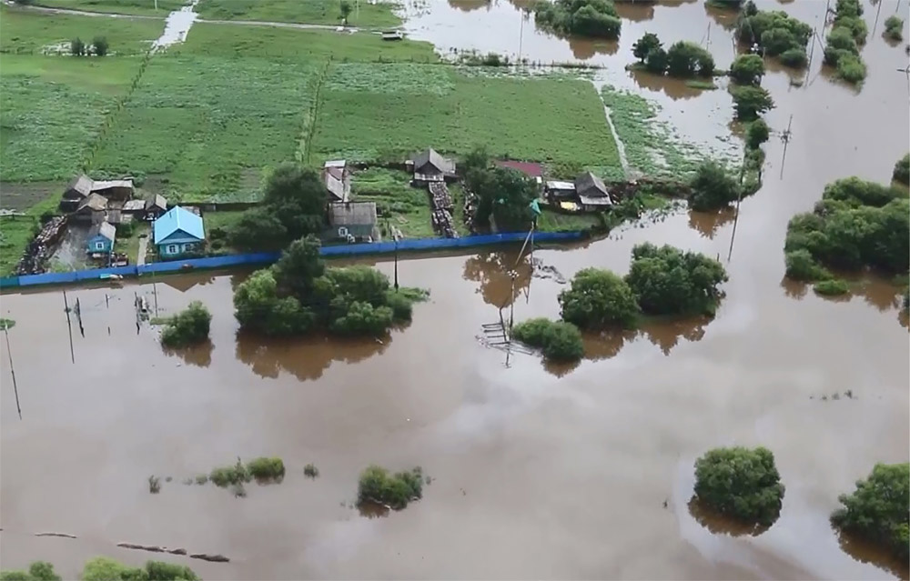 6 俄罗斯伊尔库茨克地区洪水泛滥 乡村成泽国触目惊心