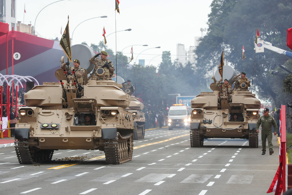 秘鲁举行独立日阅兵 士兵面部迷彩引人注目