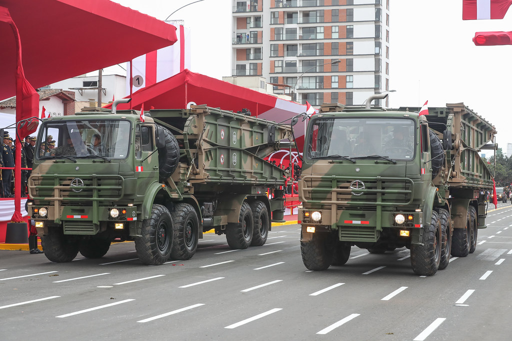秘鲁举行独立日阅兵 士兵面部迷彩引人注目