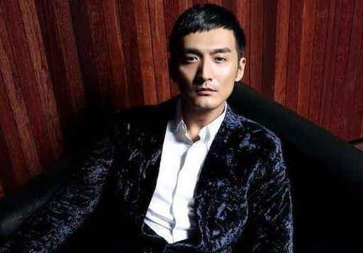 还记得《仙剑三》重楼的跟班吗？如今穿上西装，秒变霸道总裁！大家觉得溪风的新造型怎么样呢？