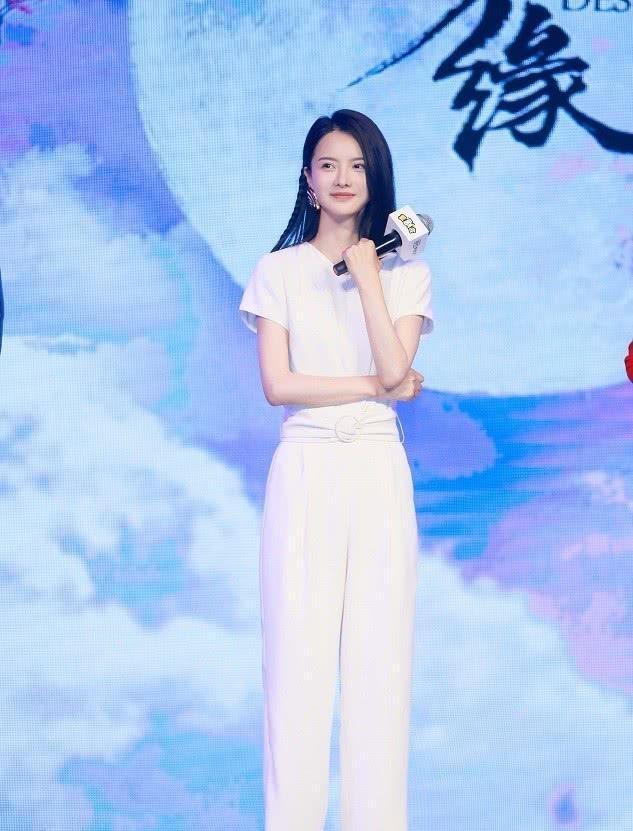 张芷溪优雅现身宸汐缘缘见见面会大秀舞技看点足