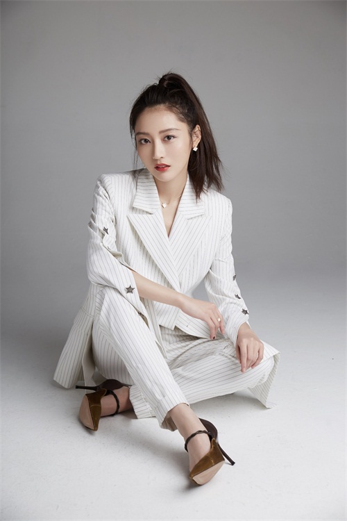 韩沐依新剧《最美不过遇见你》开机，高颜值诠释青春校园