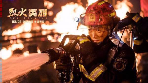 很多人说，前面100多分钟的泪点都避过了，却最终倒在了马卫国与他父亲敬礼的那一段。