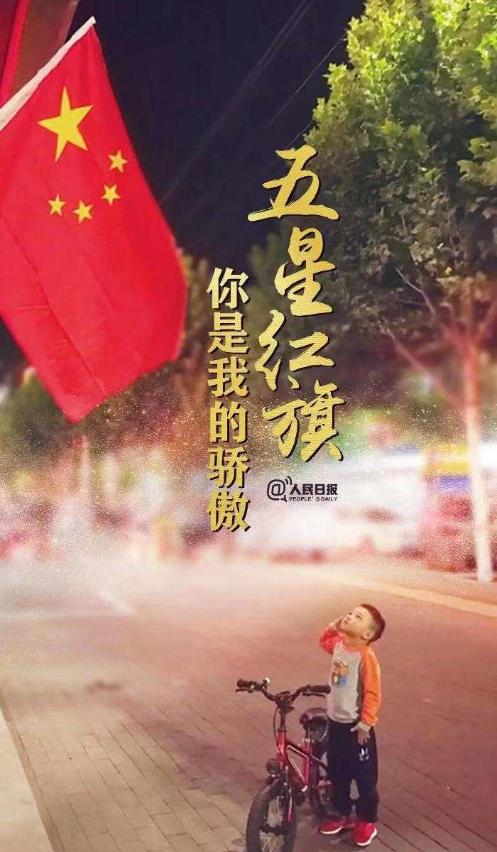 今天下午在香港尖沙咀,暴徒们将旗杆上的五星红旗降下,并抛入海中