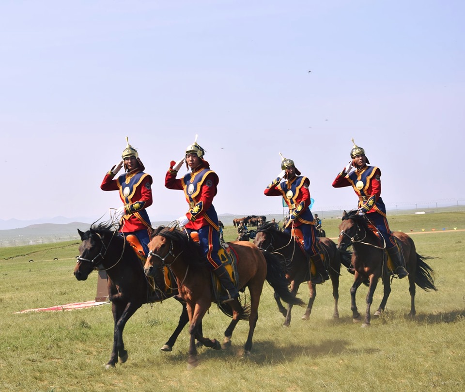 陸軍國際運動會在蒙古舉行 各國戰馬草原競技