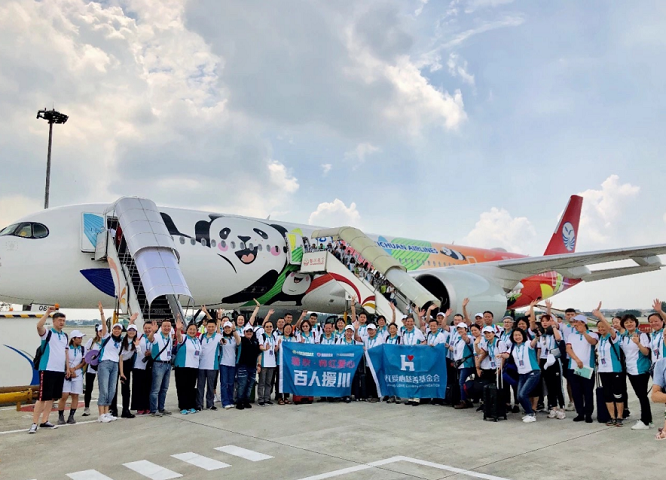 崔玉涛带领育学园医疗团队随韩红爱心公益活动前往四川义诊