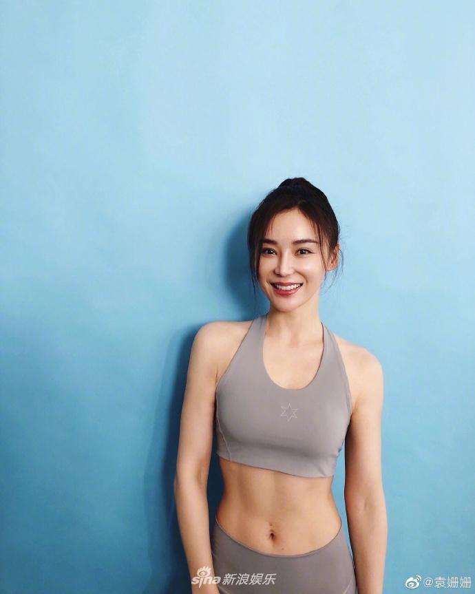 袁姗姗穿运动内衣秀马甲线腹肌凸显小蛮腰超吸睛