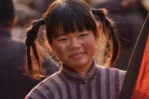 不过,如今的王莎莎真是女大十八变,越来越漂亮了,相信再也没有人说她丑了。