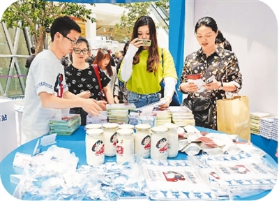 你会为一杯网红奶茶排长队吗？