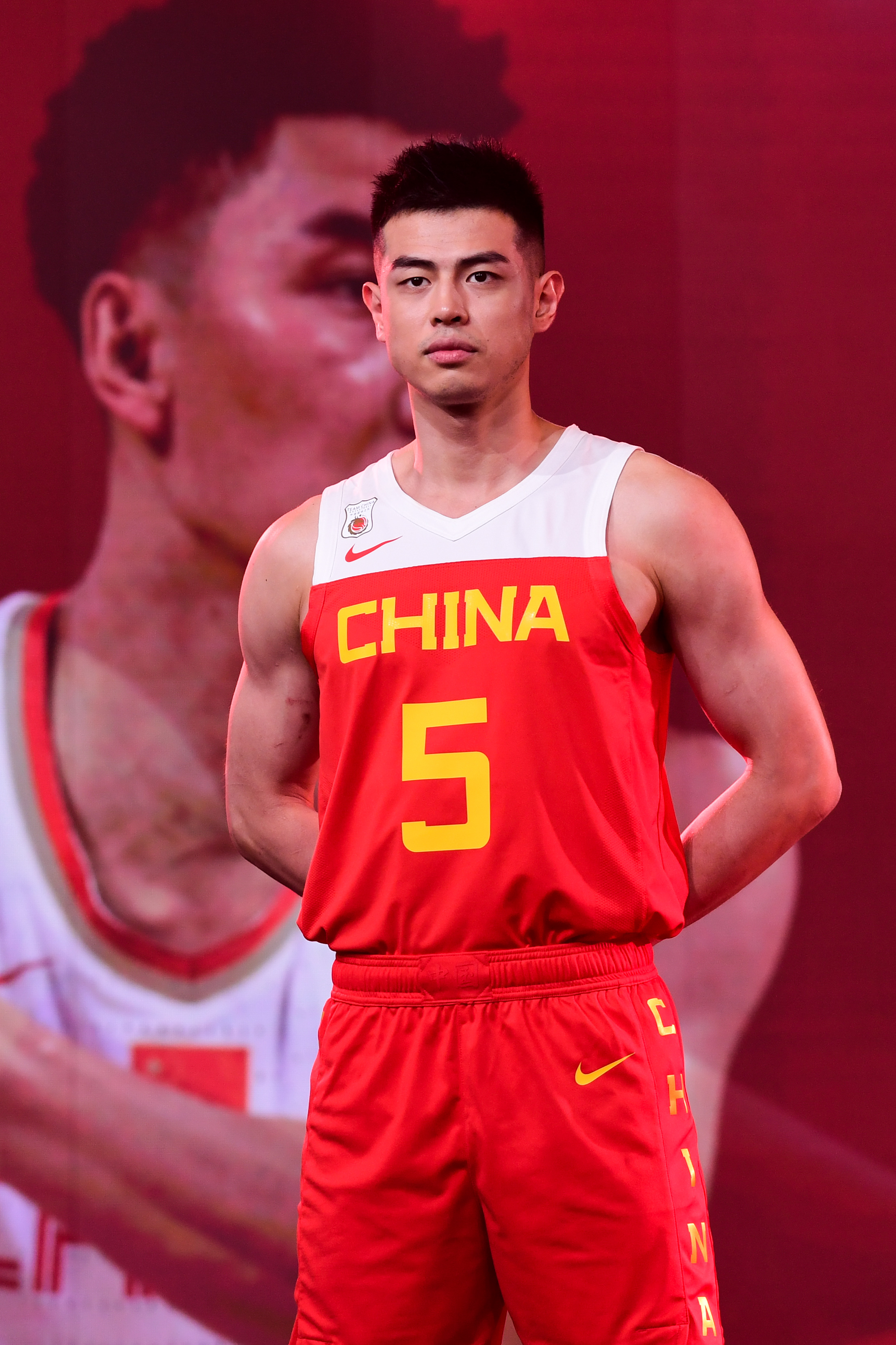 13 中国男篮携新战袍亮相