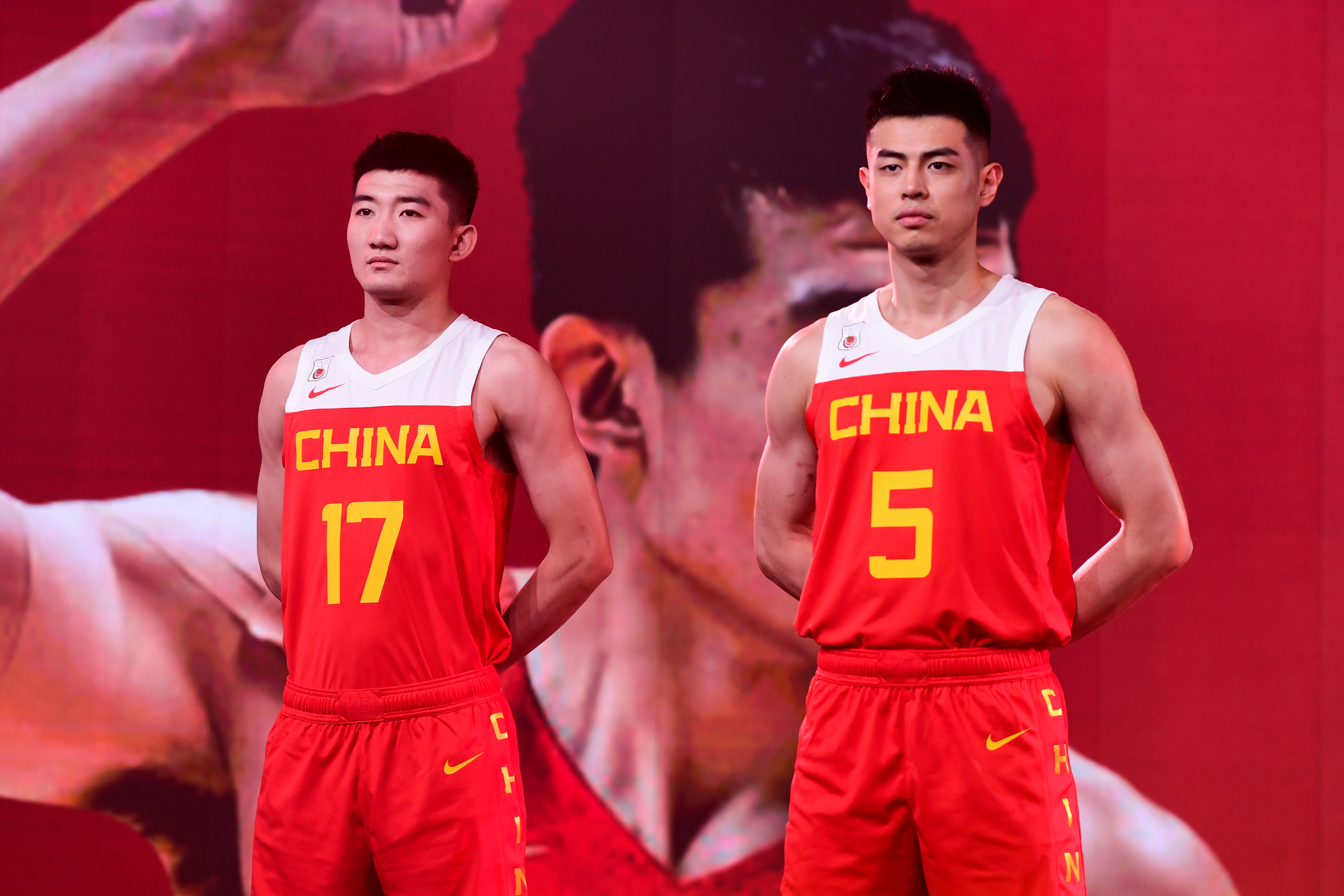 13 中国男篮携新战袍亮相