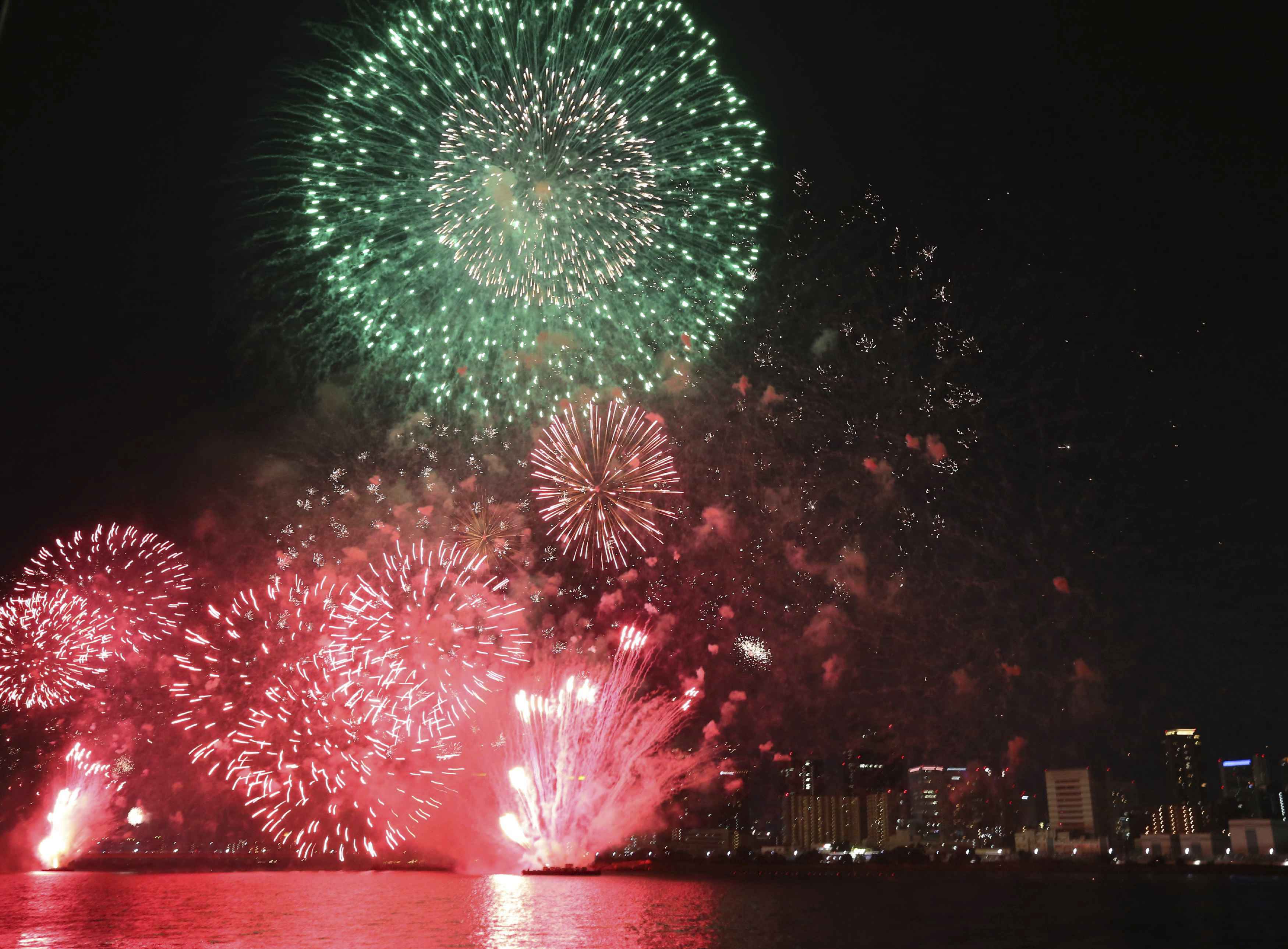 6 最美不过刹那烟花!日本大阪淀川花火大会举行