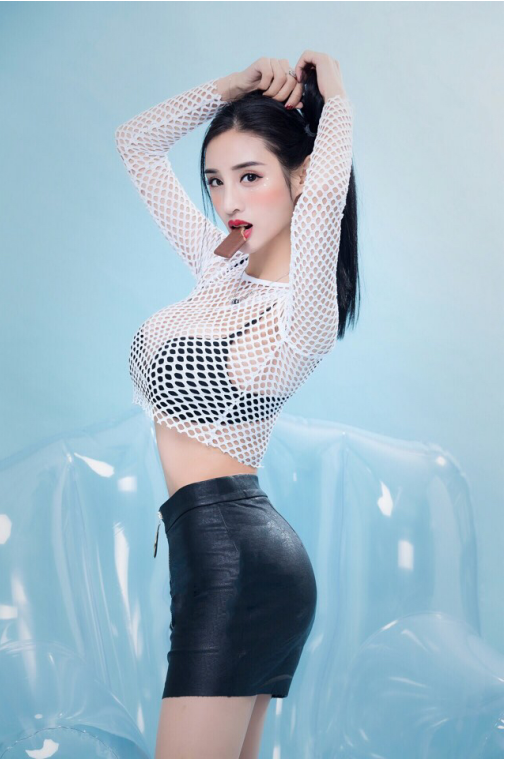 陌陌吴春怡参加燃烧吧少女化妆间直播意外撞脸张敏