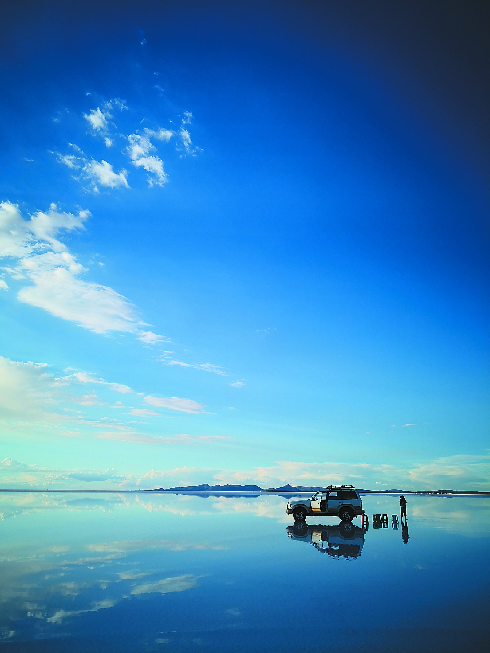 玻利维亚小镇有面"天空之镜"