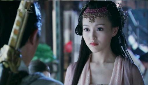 郑爽不管是长相还是演技都大不如前了,在饰演《凰图腾》中,郑爽充满灵气,恬静可爱。