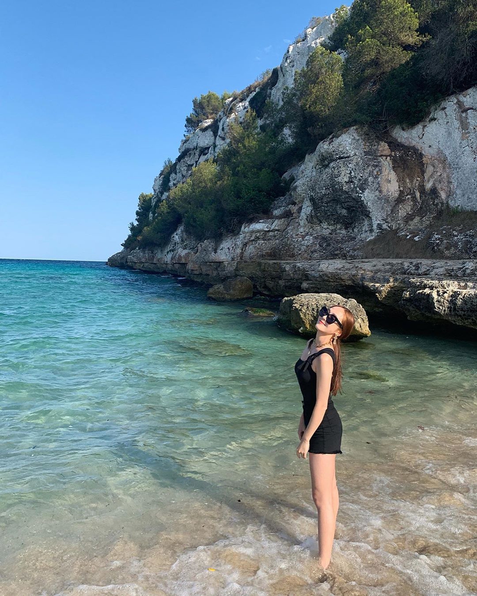 郑秀妍晒海岛度假风景照