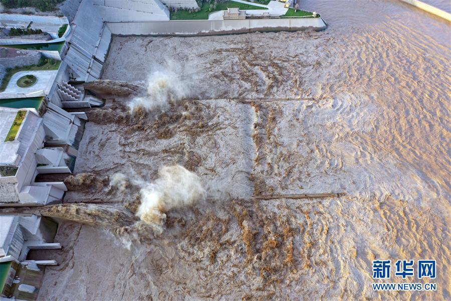 这是7月25日无人机拍摄的小浪底水利枢纽。新华社记者 李嘉南 摄