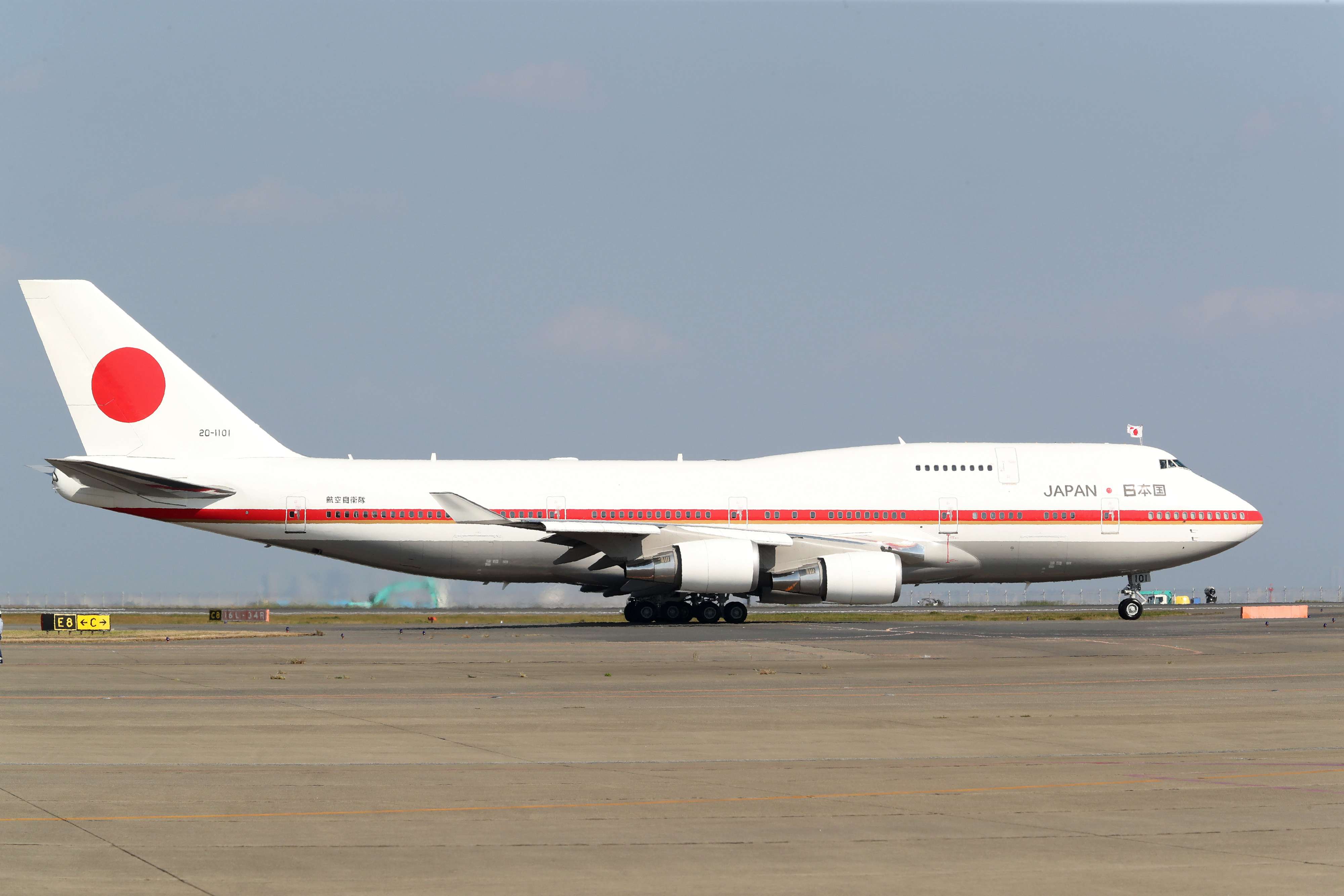 据上述航空器交易网站描述,这架波音747-400生产于1991年,但只有1.