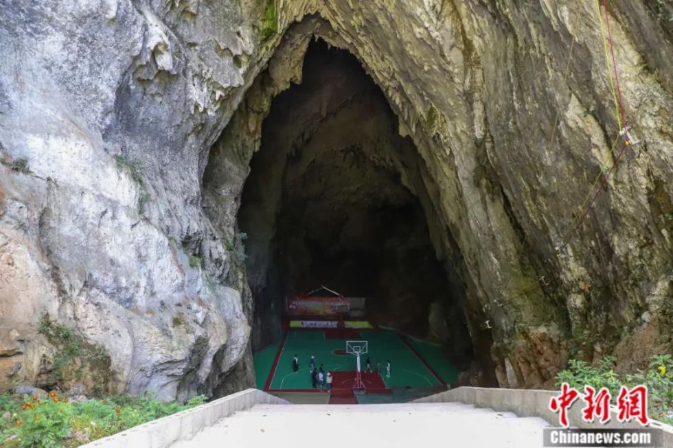 溶洞篮球场 瞿宏伦 摄