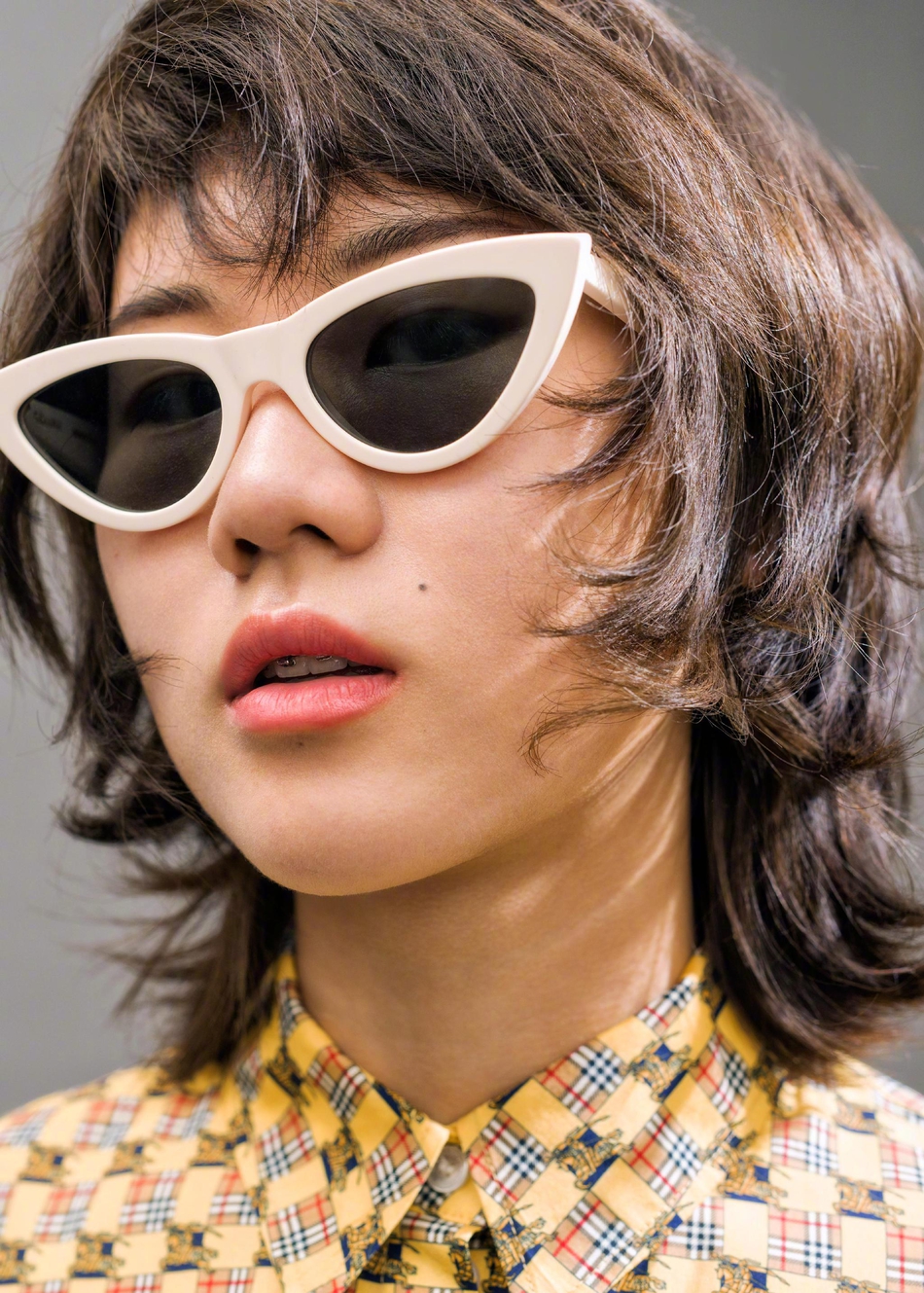 窦唯小女儿窦家媛17岁生日一头金发越来越像窦靖童