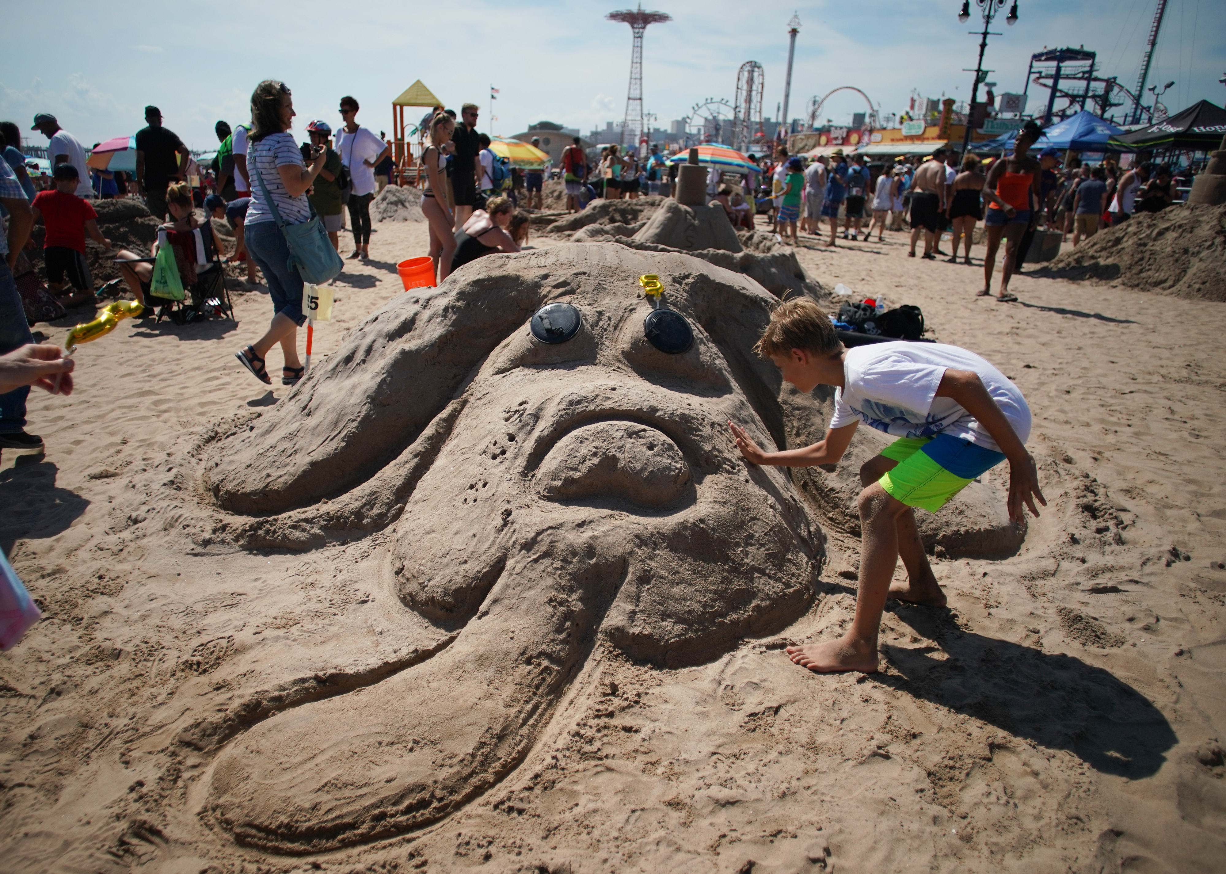 沙上筑乾坤!美国科尼岛沙雕比赛开雕