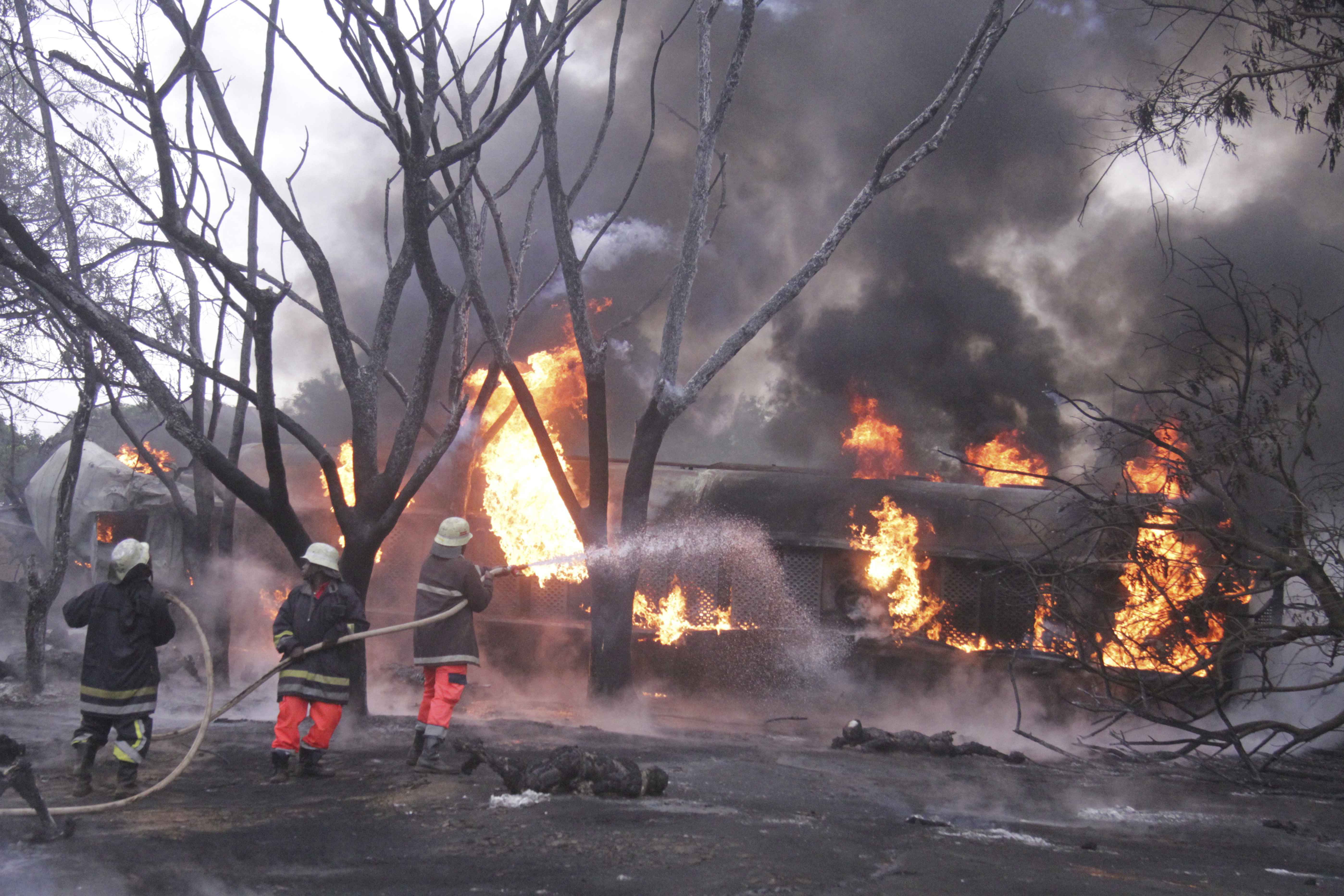 坦桑尼亚油罐车翻车起火事故已造成95人死亡