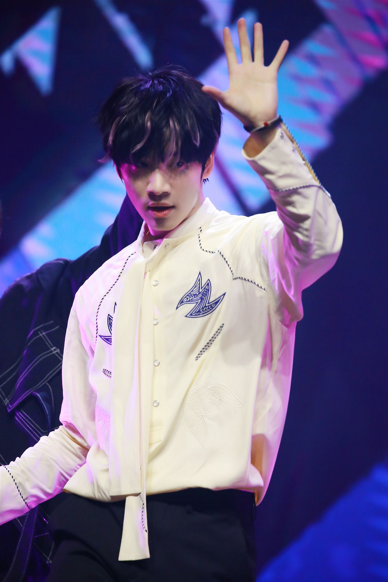 连淮伟"初到"见面会圆满结束 炫酷舞台开启灿烂星途