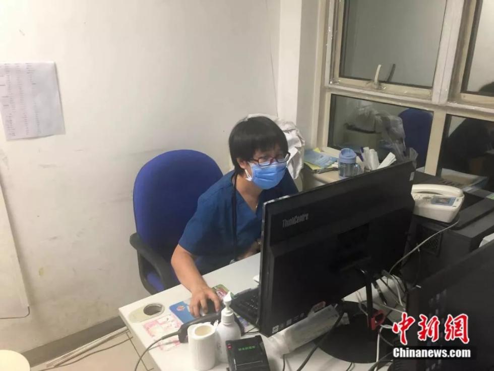 吕芳在工作中。冷昊阳 摄