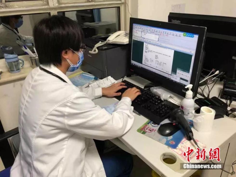 吕芳在工作中。冷昊阳 摄