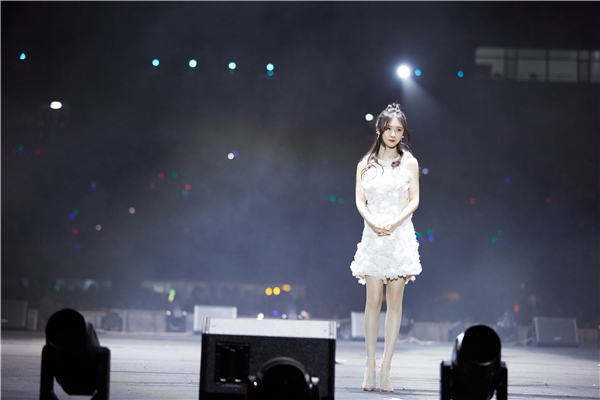 歌手阿冷斩获2019草原金雕奖跨界卓越奖