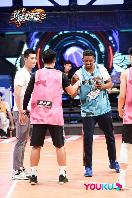 尼克杨下场摘星