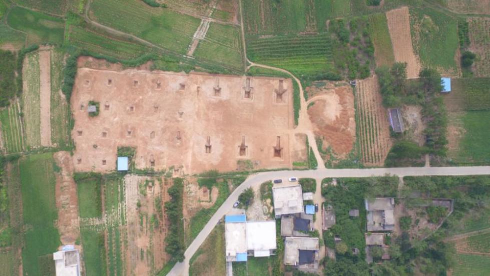 这是无人机拍摄的夏庄墓地全景。（图片由南阳市文物考古研究所提供）