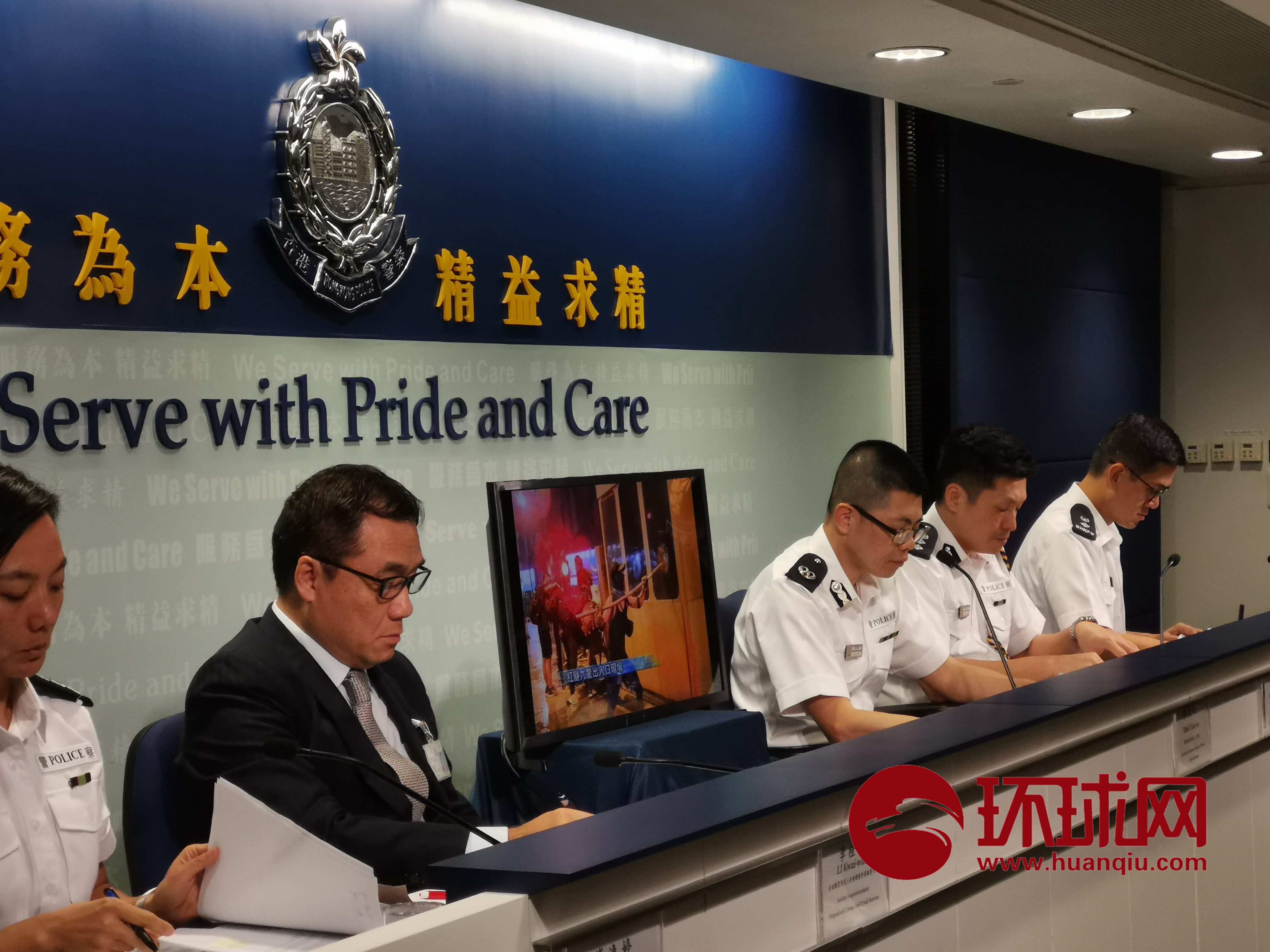 香港警方向媒体展示暴徒在周末进行各种暴行的照片 摄影：环球时报-环球网赴香港特派记者 杨升