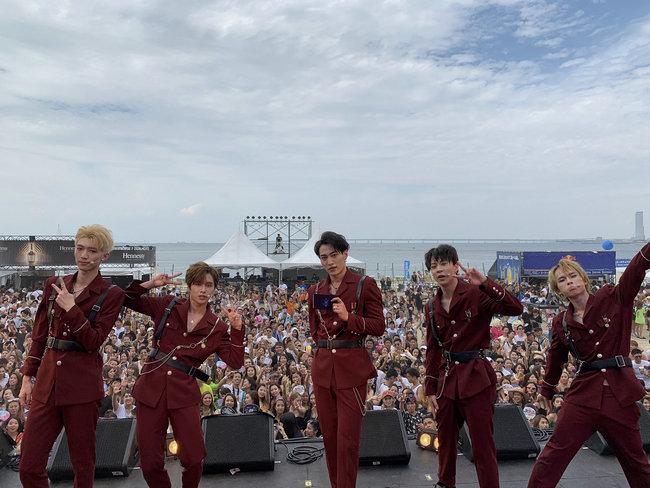 D7少年团日本首秀 跨国文化交流引发音乐碰撞