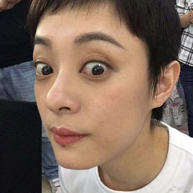 邓超被粉丝催自拍发孙俪瞪眼照充数别问我要了