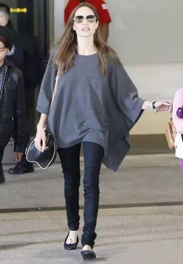 Angelina-Jolie穿着Sam Edelman芭蕾舞鞋