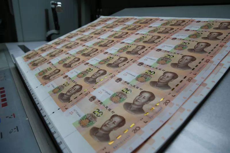 这是拥有光彩光变“50”面额的钞票大张。↓↓↓