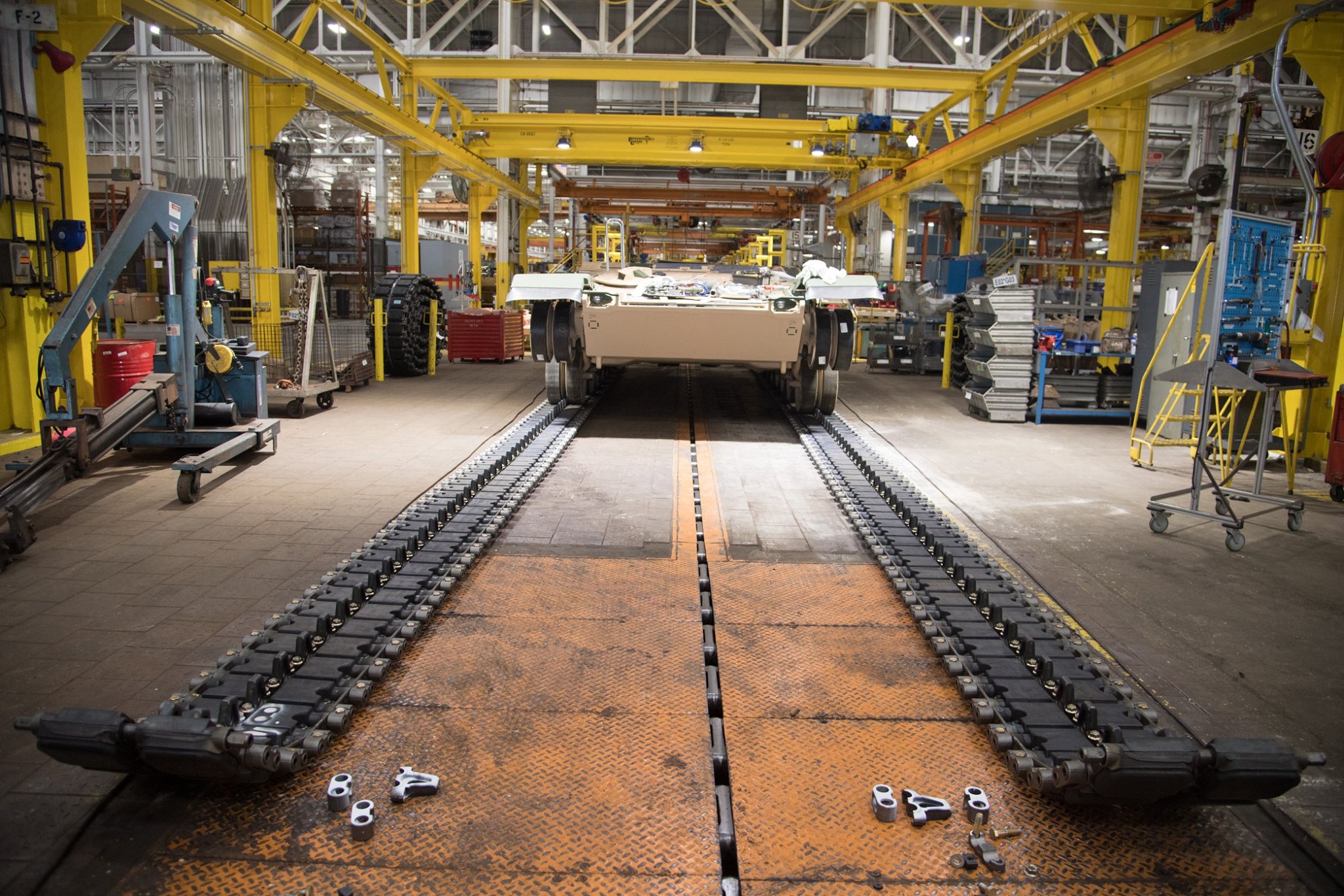 10 美军最先进m1a2c坦克制造车间曝光 车体锈迹斑斑