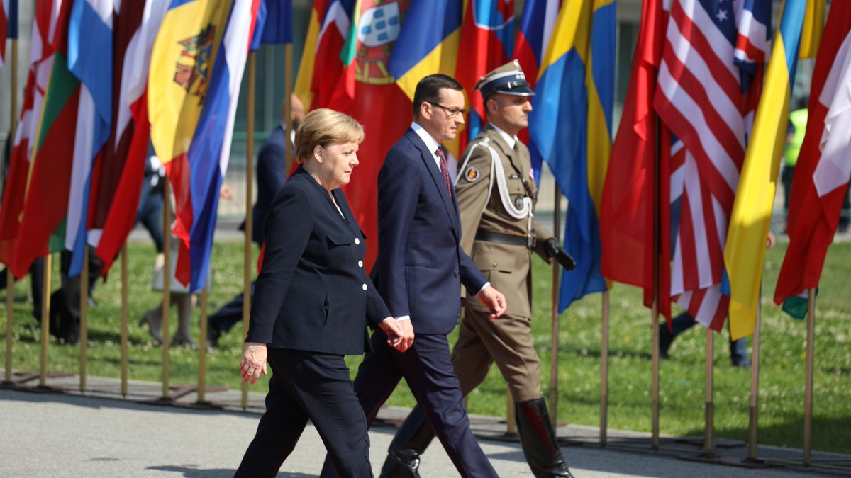 波兰纪念二战爆发80周年 仪仗队接受检阅