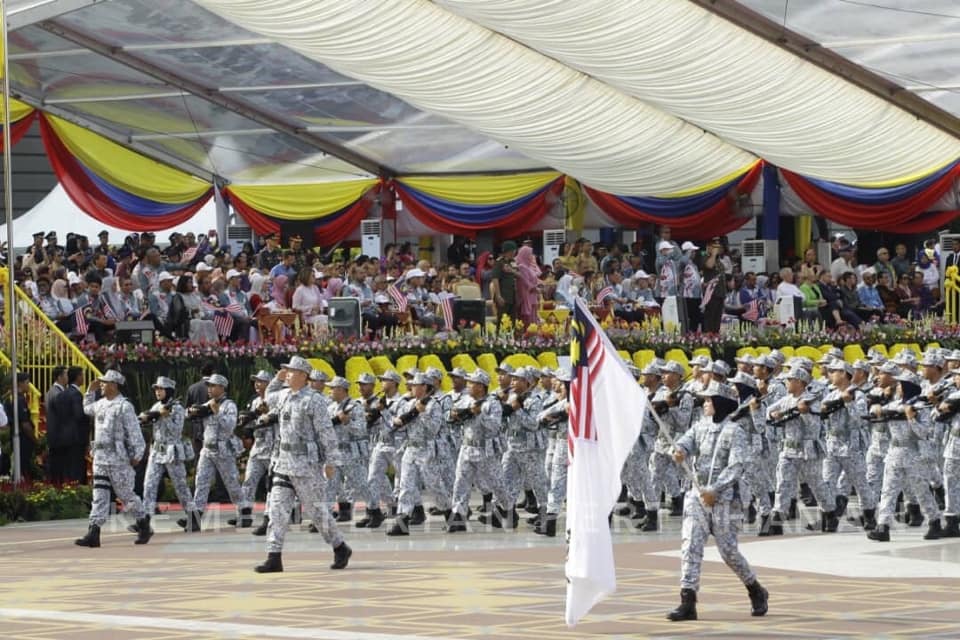 马来西亚举行盛大阅兵式庆祝独立62周年