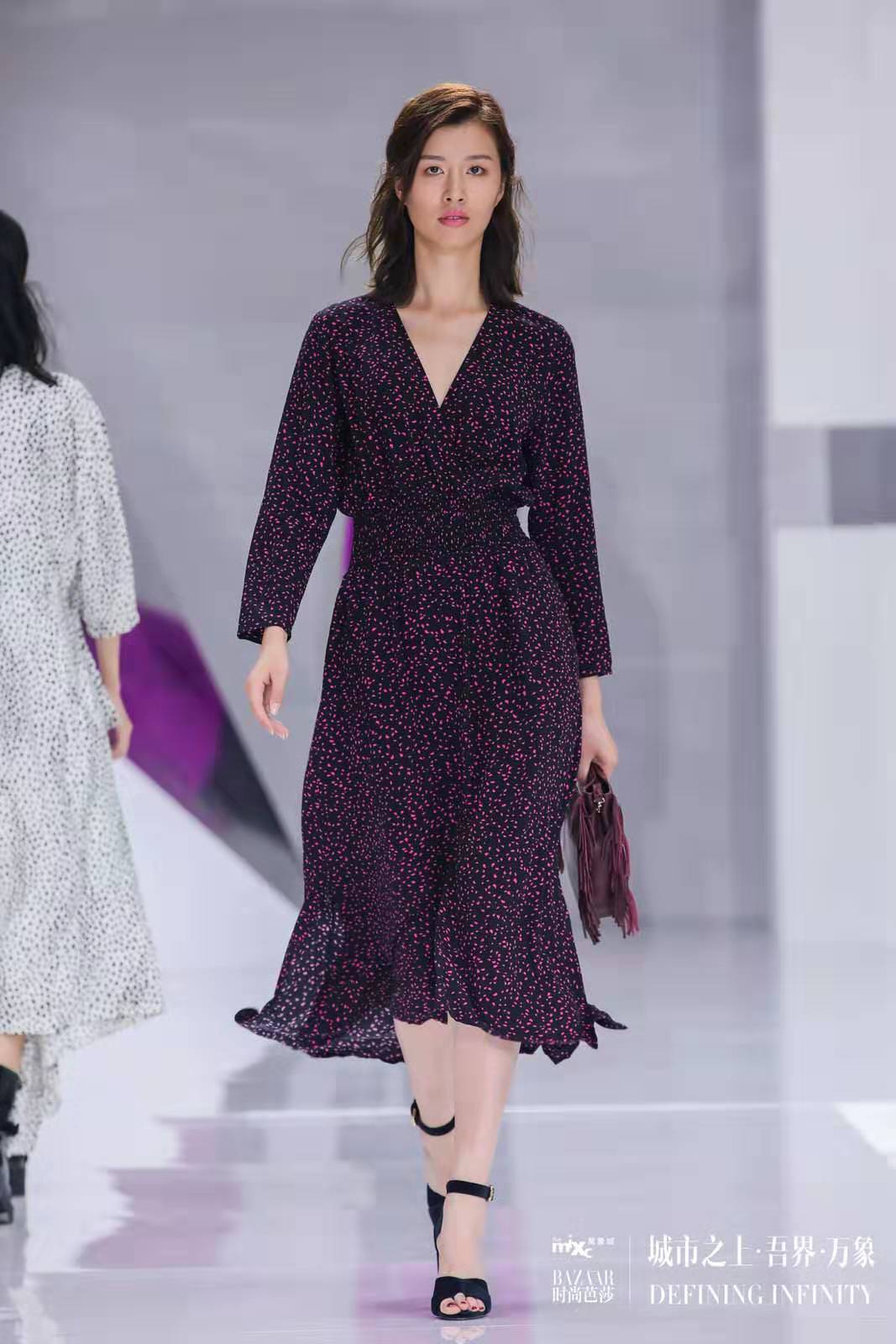 Maje：流连与波西米亚的时尚遐想里，大胆组合成新颖风格。