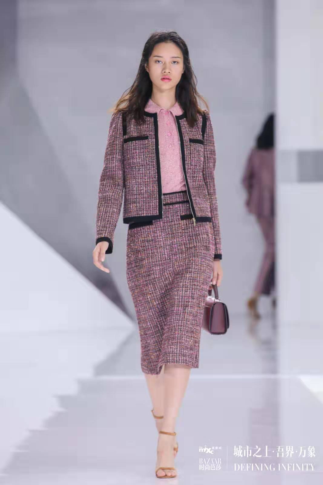 Kate Spade：优雅运用色彩的元素，让即将到来的沉闷秋冬也能如春夏版轻盈。