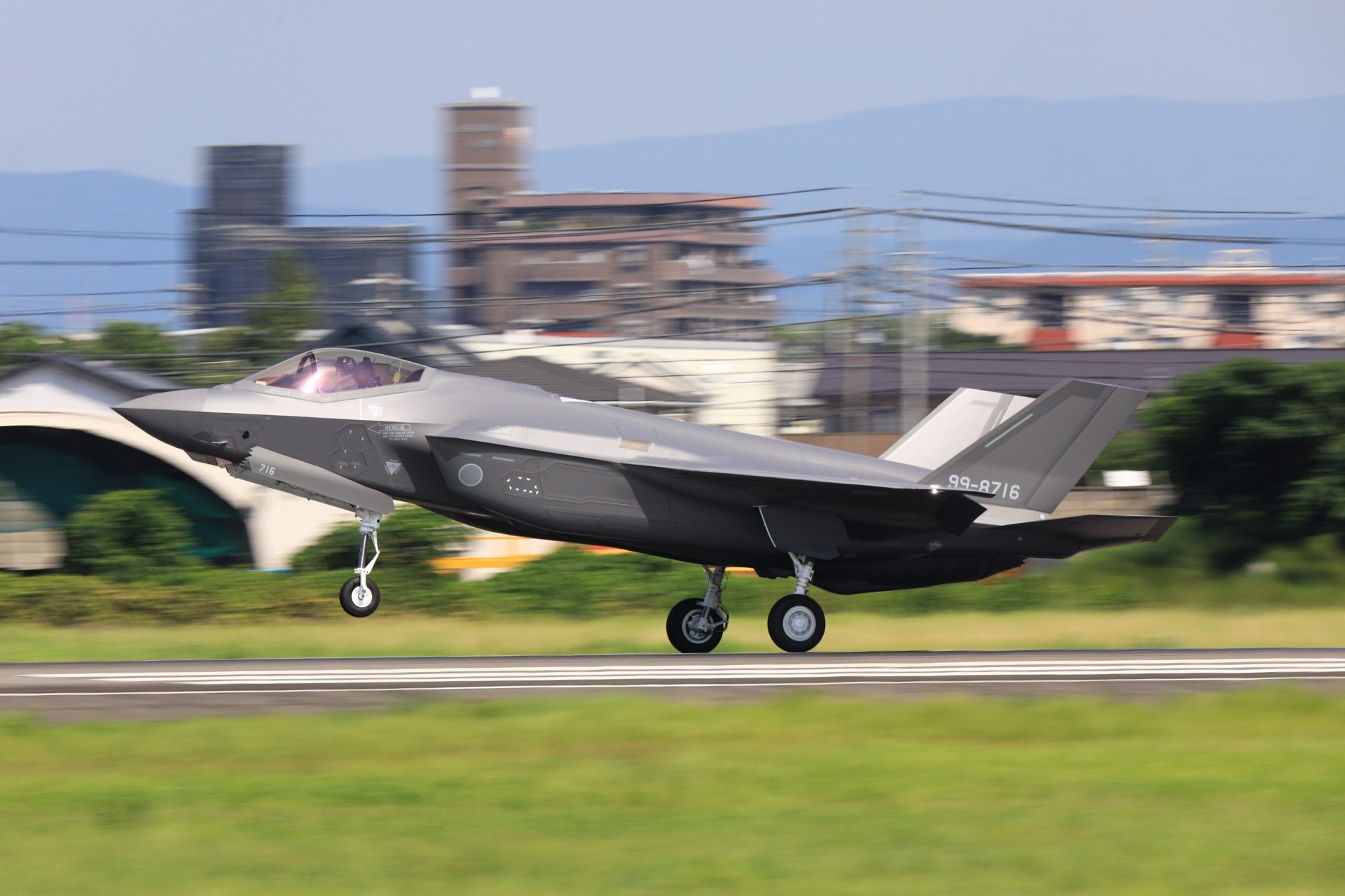 日本制造第15架16架f35战斗机接连首飞