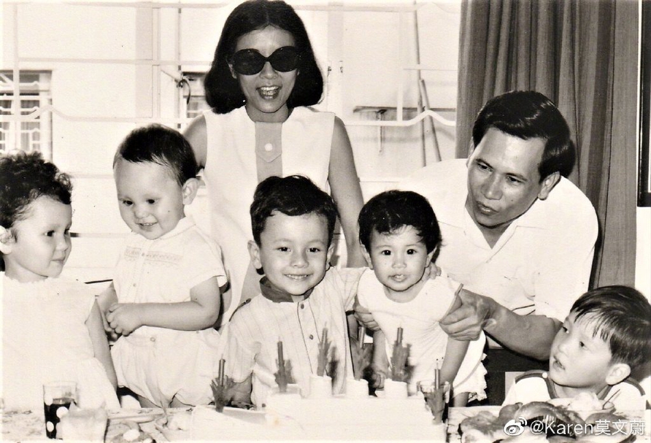 莫文蔚晒一家人的旧照