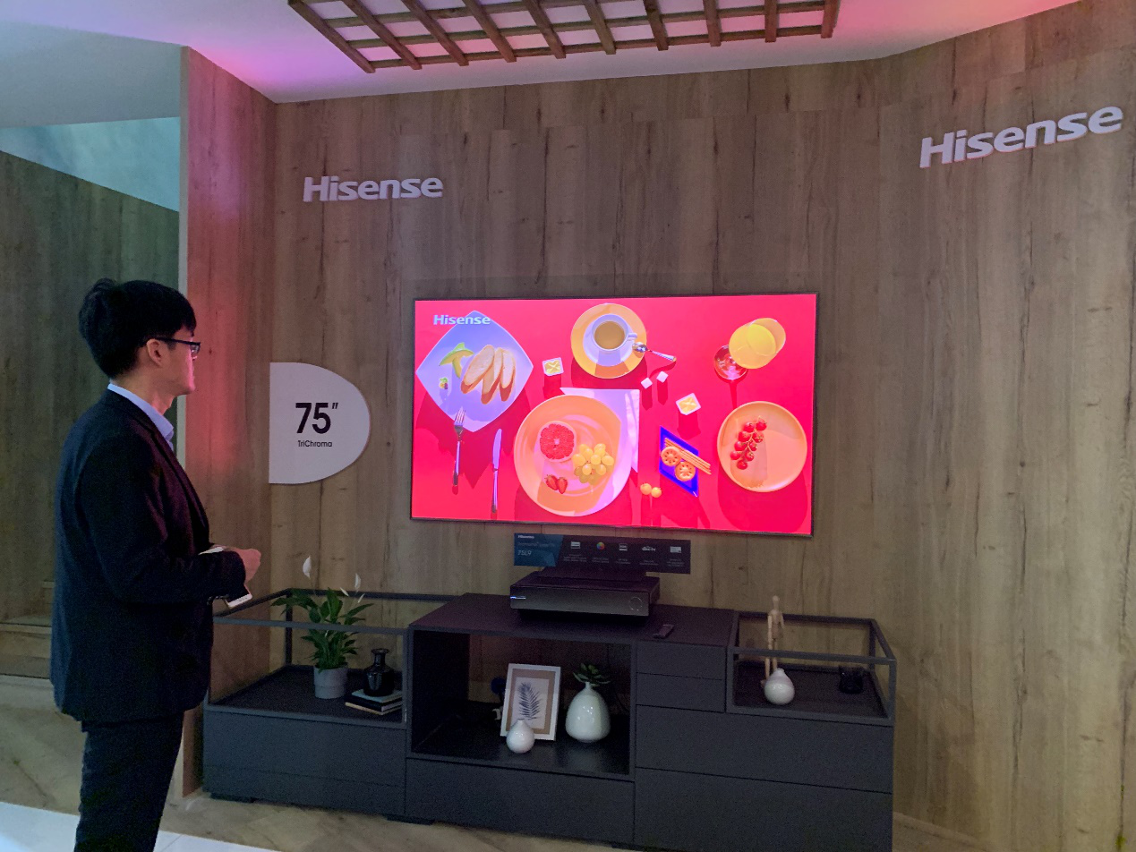 海信电视新品亮相柏林IFA 8K叠屏和屏幕发声激光电视引关注