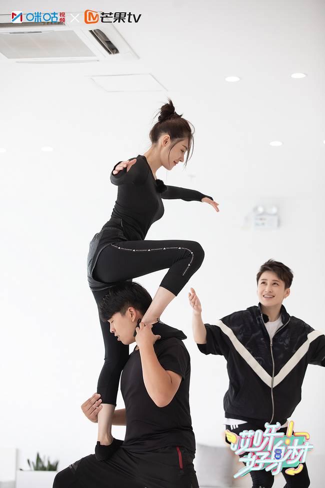 《哎呀好身材》张天爱飞天锁撂倒壮汉 凌潇肃唐一菲狂秀恩爱