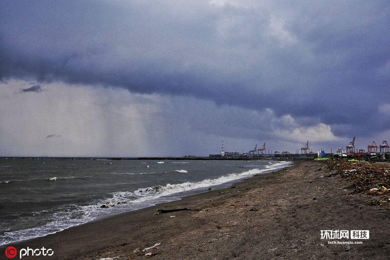 宛如世界末日台风给菲律宾带来强风暴雨