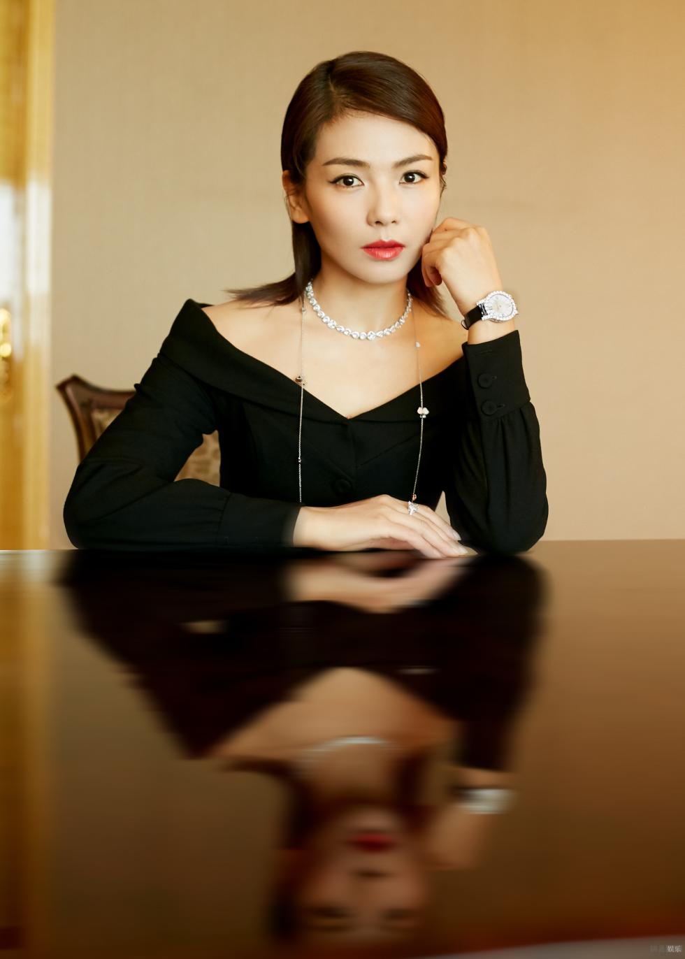 刘涛明眸皓齿温柔浅笑 解锁优雅格调